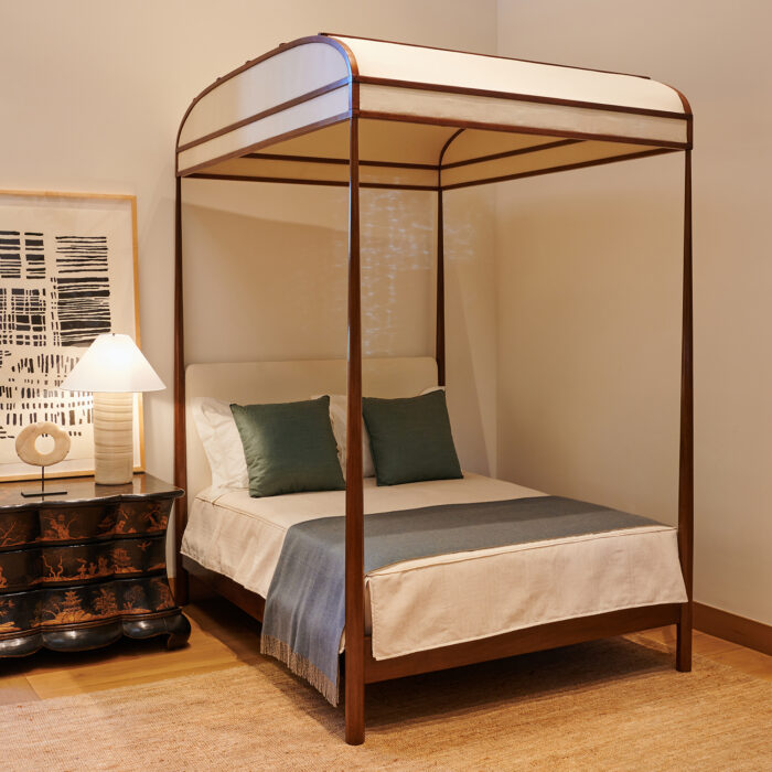 Clarence Bed with Canopy